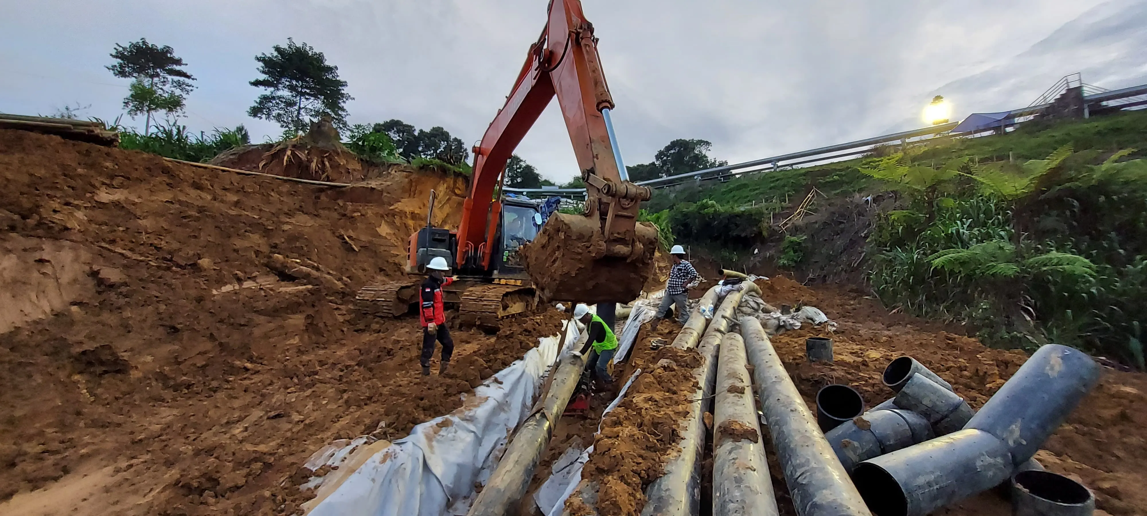 Instalasi subdrain TPA kalipancur HDPE Purbalingga