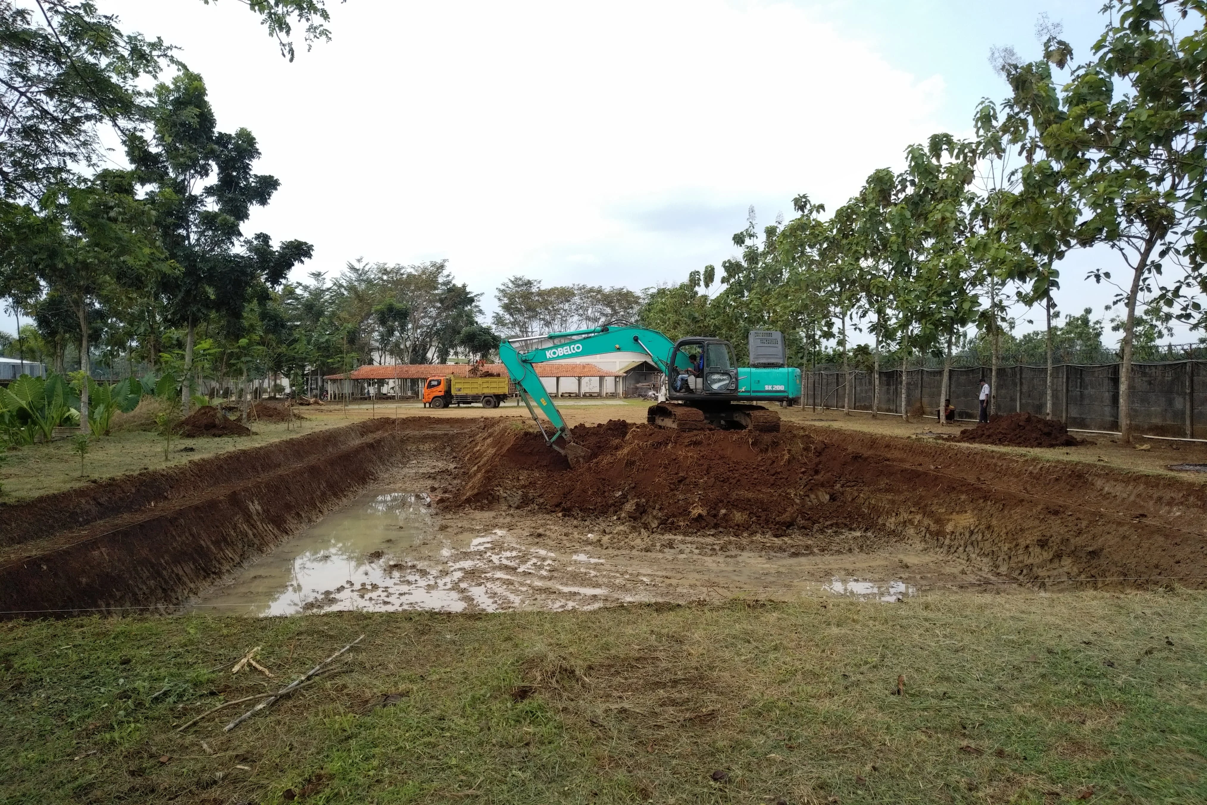 Pembangunan Kolam Ikan Pabrik Pancing Purbalingga