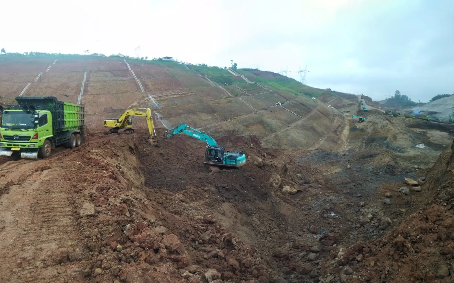 Pekerjaan Cut n Fill Toll Cisumdawu Rawakalong